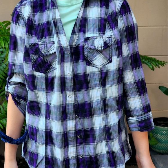 Arizona Women's plaid button down - Picture 11 of 12